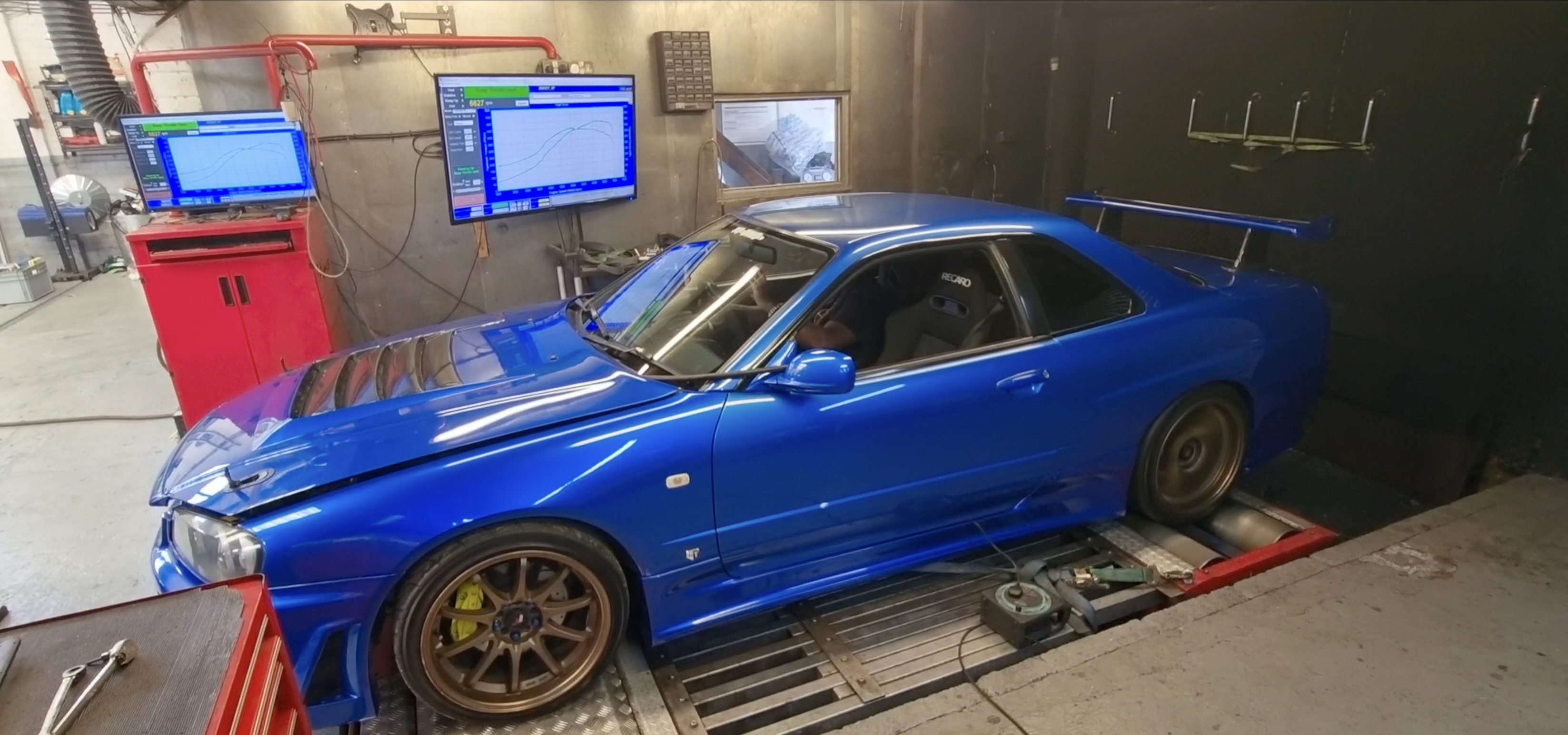 Heavily Modified Nissan GT-R Takes Dyno to the Limit